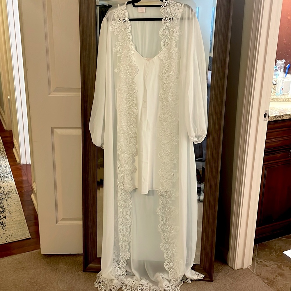 Le Rose Layla lace maxi robe in white size XL
